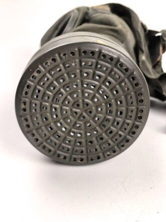 Wehrmacht,  Gasmaske Modell 1930 , datiert 1939. Filtereinsatz 37 R datiert 1940. Sehr guter Zustand