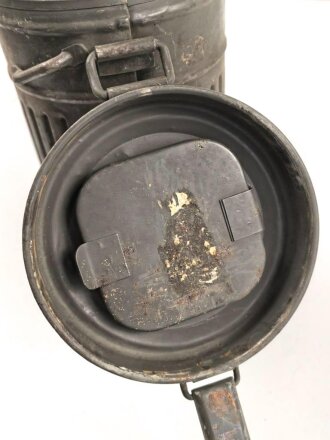 Wehrmacht,  Gasmaskendose, Bereitschaftsbüchse Modell 1930. Originallack, ungereinigtes Stück, datierung nicht lesbar