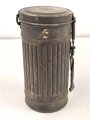 Wehrmacht,  Gasmaskendose, Bereitschaftsbüchse Modell 1930. Originallack, ungereinigtes Stück, datierung nicht lesbar