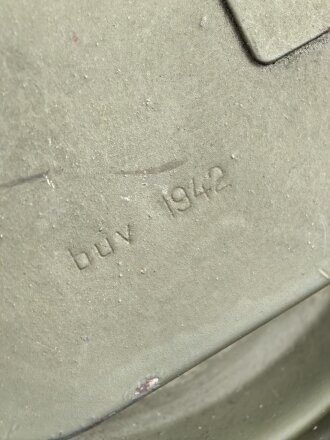 Wehrmacht,  Gasmaskendose, Bereitschaftsbüchse Modell 1938. Originallack, ungereinigtes Stück, datiert 1942