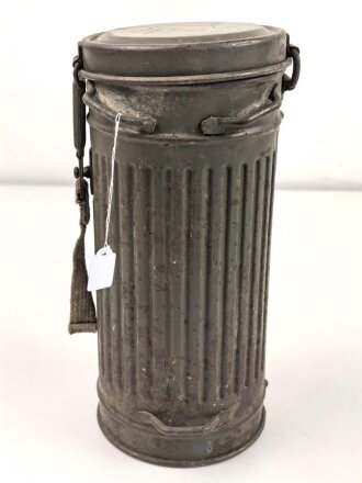Wehrmacht,  Gasmaskendose, Bereitschaftsbüchse Modell 1938. Originallack, ungereinigtes Stück, datiert 1942