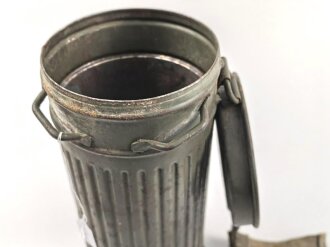 Wehrmacht,  Gasmaskendose, Bereitschaftsbüchse Modell 1938. Originallack, ungereinigtes Stück, datiert 1942