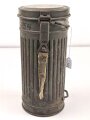 Wehrmacht,  Gasmaskendose, Bereitschaftsbüchse Modell 1938. Originallack, ungereinigtes Stück, datiert 1942