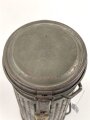 Wehrmacht,  Gasmaskendose, Bereitschaftsbüchse Modell 1938. Originallack, ungereinigtes Stück, datiert 1942