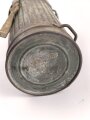Wehrmacht,  Gasmaskendose, Bereitschaftsbüchse Modell 1938. Originallack, ungereinigtes Stück, datiert 1942