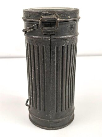 Wehrmacht,  Gasmaskendose, Bereitschaftsbüchse Modell 1938. Originallack, ungereinigtes Stück, datiert 1939