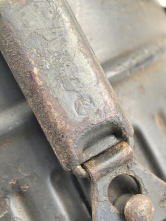 Wehrmacht,  Gasmaskendose, Bereitschaftsbüchse Modell 1938. Originallack, ungereinigtes Stück, datiert 1939