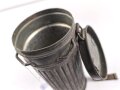 Wehrmacht,  Gasmaskendose, Bereitschaftsbüchse Modell 1938. Originallack, ungereinigtes Stück, datiert 1939