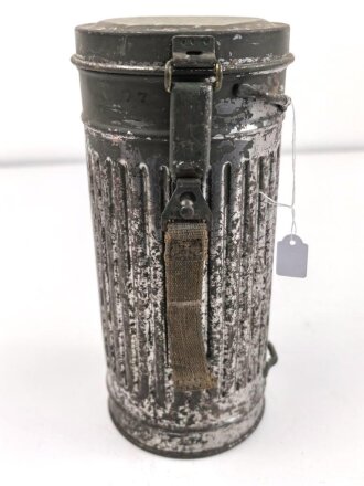 Wehrmacht,  Gasmaskendose, Bereitschaftsbüchse Modell 1938. Originallack ?, ungereinigtes Stück, datiert 1940