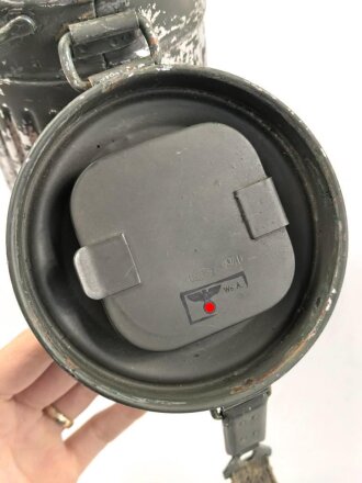 Wehrmacht,  Gasmaskendose, Bereitschaftsbüchse Modell 1938. Originallack ?, ungereinigtes Stück, datiert 1940