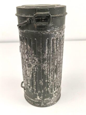 Wehrmacht,  Gasmaskendose, Bereitschaftsbüchse Modell 1938. Originallack ?, ungereinigtes Stück, datiert 1940