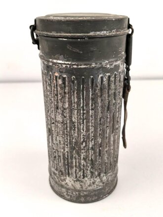 Wehrmacht,  Gasmaskendose, Bereitschaftsbüchse Modell 1938. Originallack ?, ungereinigtes Stück, datiert 1940
