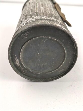 Wehrmacht,  Gasmaskendose, Bereitschaftsbüchse Modell 1938. Originallack ?, ungereinigtes Stück, datiert 1940