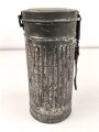 Wehrmacht,  Gasmaskendose, Bereitschaftsbüchse Modell 1938. Originallack ?, ungereinigtes Stück, datiert 1940