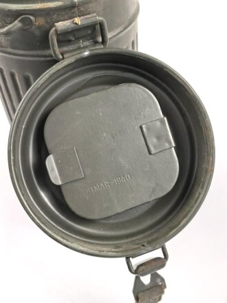 Wehrmacht,  Gasmaskendose, Bereitschaftsbüchse Modell 1938. Originallack, ungereinigtes Stück, datiert 1940