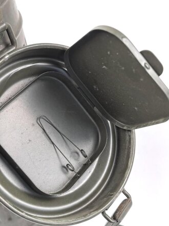 Wehrmacht,  Gasmaskendose, Bereitschaftsbüchse Modell 1938. Originallack, ungereinigtes Stück, datiert 1940