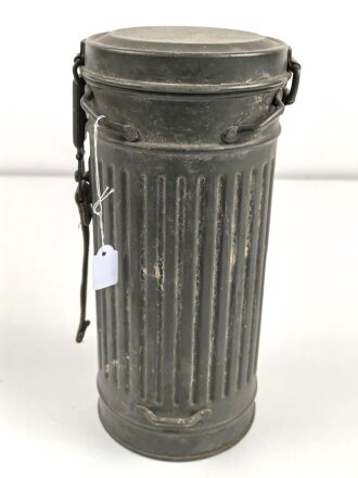 Wehrmacht,  Gasmaskendose, Bereitschaftsbüchse Modell 1938. Originallack, ungereinigtes Stück, datiert 1940