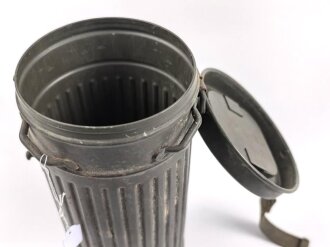 Wehrmacht,  Gasmaskendose, Bereitschaftsbüchse Modell 1938. Originallack, ungereinigtes Stück, datiert 1940