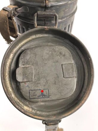 Wehrmacht,  Gasmaskendose, Bereitschaftsbüchse Modell 1938. Originallack, ungereinigtes Stück, datiert 1938