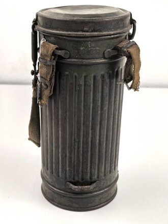 Wehrmacht,  Gasmaskendose, Bereitschaftsbüchse Modell 1938. Originallack, ungereinigtes Stück, datiert 1938