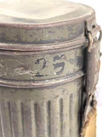 Wehrmacht,  Gasmaskendose, Bereitschaftsbüchse Modell 1938. Originallack, ungereinigtes Stück, datiert 1938