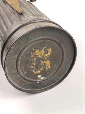 Wehrmacht,  Gasmaskendose, Bereitschaftsbüchse Modell 1938. Originallack, ungereinigtes Stück, datiert 1938