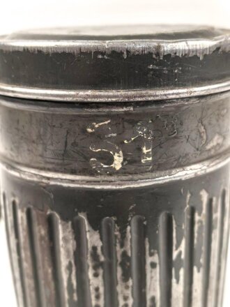 Wehrmacht,  Gasmaskendose, Bereitschaftsbüchse Modell 1938. Originallack, ungereinigtes Stück, datiert 1940