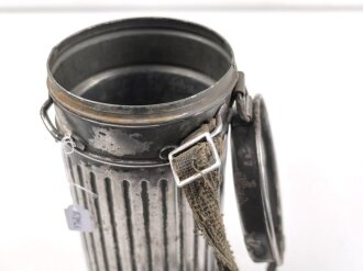 Wehrmacht,  Gasmaskendose, Bereitschaftsbüchse Modell 1938. Originallack, ungereinigtes Stück, datiert 1940