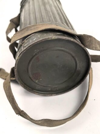 Wehrmacht,  Gasmaskendose, Bereitschaftsbüchse Modell 1938. Originallack, ungereinigtes Stück, datiert 1940