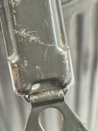 Wehrmacht, Gasmaske in Bereitschaftsbüchse Modell 1938. Die Maske datiert 1939, die Dose von 1944. Zusammengehörig.