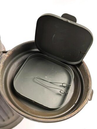 Wehrmacht,  Gasmaskendose, Bereitschaftsbüchse Modell 1930. Vermutlich neuzeitlich überlackiertes Stück