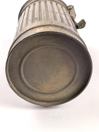 Wehrmacht,  Gasmaskendose, Bereitschaftsbüchse Modell 1930. Vermutlich neuzeitlich überlackiertes Stück