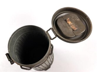 Wehrmacht,  Gasmaskendose, Bereitschaftsbüchse Modell 1930. Vermutlich neuzeitlich überlackiertes Stück
