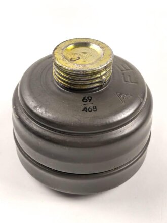 Gasmaskenfilter / Filtereinsatz datiert 1969. Originallack