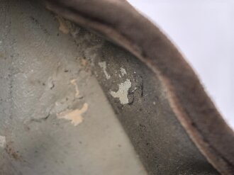 Wehrmacht, Gasmaske in Bereitschaftsbüchse Modell 1938. Die Maske datiert 1939, Maske Modell 1930, Filter von 1938, die Dose von 1938. Zusammengehörig, sehr guter Zustand, lediglich die ledernen Schieber an den Riemen ausgetrocknet