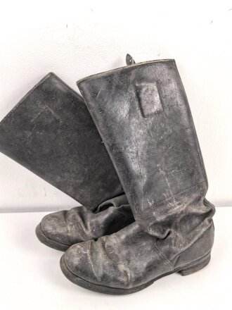 Paar Stiefel für Offiziere. Alter und Herkunft unbekannt. Ungereinigtes Paar, Sohlenlänge 31,5cm