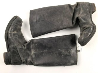 Paar Stiefel für Offiziere. Alter und Herkunft unbekannt. Ungereinigtes Paar, Sohlenlänge 31,5cm