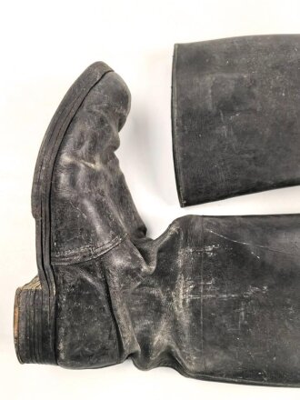 Paar Stiefel für Offiziere. Alter und Herkunft unbekannt. Ungereinigtes Paar, Sohlenlänge 31,5cm