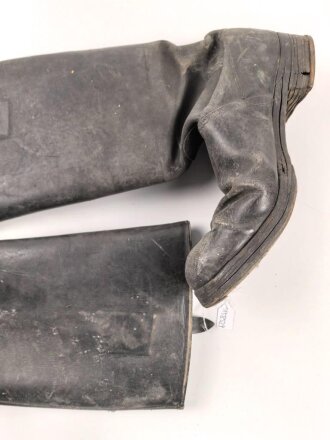 Paar Stiefel für Offiziere. Alter und Herkunft unbekannt. Ungereinigtes Paar, Sohlenlänge 31,5cm