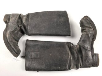 Paar Stiefel für Offiziere. Alter und Herkunft unbekannt. Ungereinigtes Paar, Sohlenlänge 31,5cm