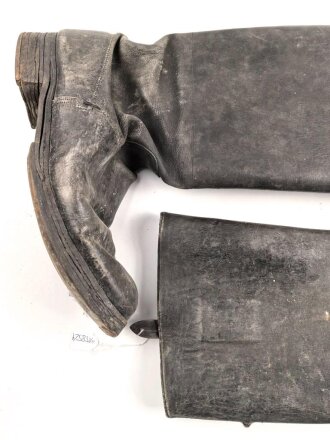 Paar Stiefel für Offiziere. Alter und Herkunft unbekannt. Ungereinigtes Paar, Sohlenlänge 31,5cm