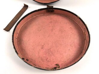 Kaiserreich und 1. Weltkrieg, Koffer für eine Pickelhaube, defektes Stück