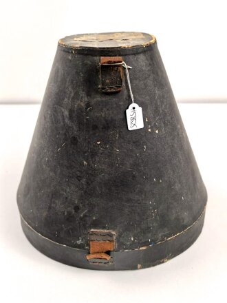 Kaiserreich und 1. Weltkrieg, Koffer für eine Pickelhaube, defektes Stück