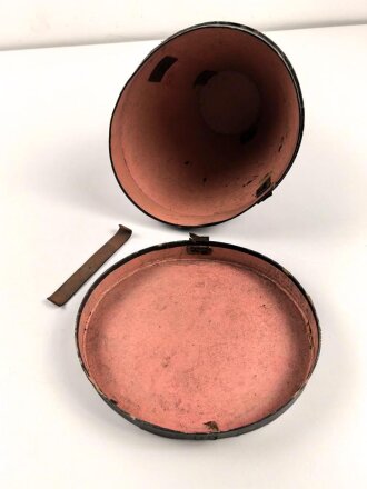 Kaiserreich und 1. Weltkrieg, Koffer für eine Pickelhaube, defektes Stück