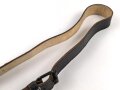 Bandolier für einen Fahnenträger, schwarzes Leder mit hellem Unterfutter. Unmarkiert, vermutlich für Kriegerverein oder ähnliches.