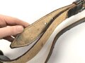 Bandolier für einen Fahnenträger, schwarzes Leder mit hellem Unterfutter. Unmarkiert, vermutlich für Kriegerverein oder ähnliches.