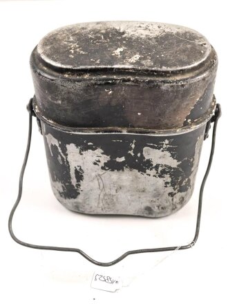 Kochgeschirr alter Art ( hohe Form ) schwarzer Originallack, keine Stempelung ersichtlich, so von Parteiverbänden getragen