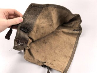 Abdeckhaube Wehrmacht. Keine erkennbare Stempelung, für mich nicht zuzuordnen. Maße etwa 34 x 29cm