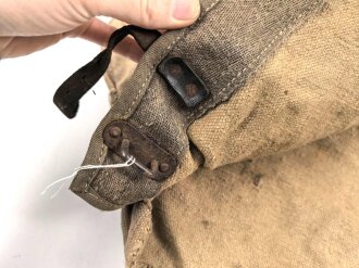 Abdeckhaube Wehrmacht. Keine erkennbare Stempelung, für mich nicht zuzuordnen. Maße etwa 34 x 29cm