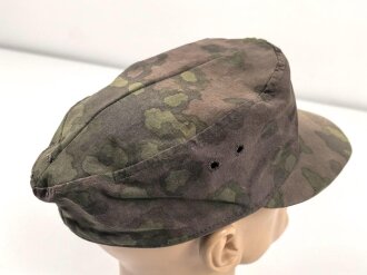Tarnfeldmütze für Angehörige der Waffen SS. Kopfgrösse gemessen 57 1/2. Neuzeitliche Sammleranfertigung, Einzelstück aus Sammlungsauflösung